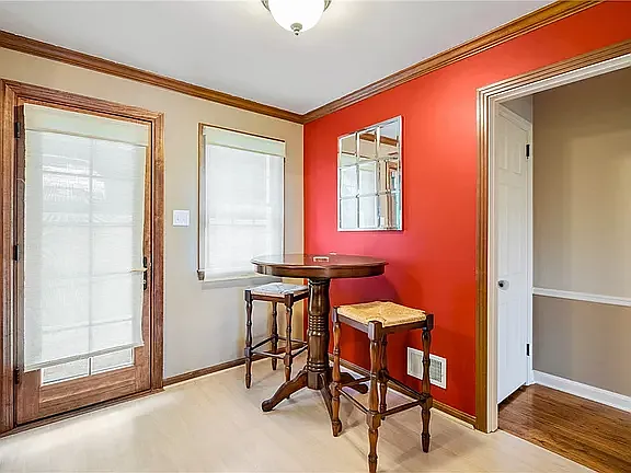 4 bed, 2400 sqft, $3,600 — Photo 3