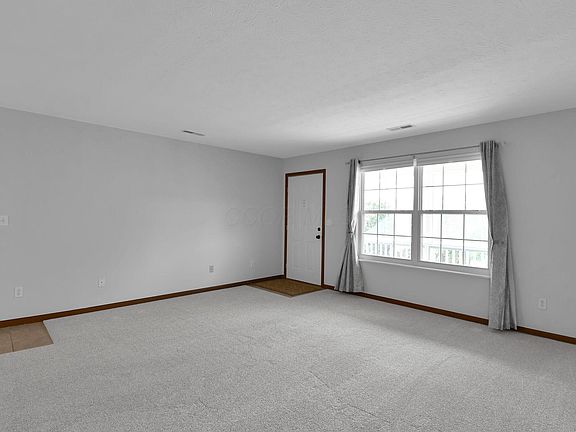 4th image of 653 Villa Dr