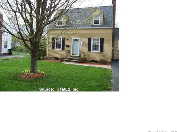 16 Pearl St, Windsor Locks, CT 06096