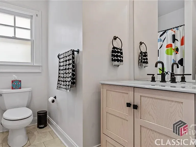 325 Lyndon Ave — Photo 9