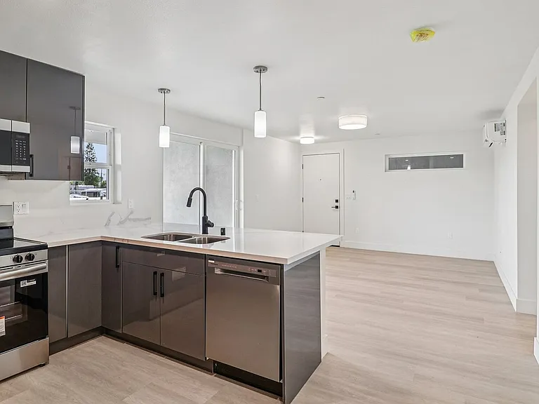40rty on Colony — Photo 12