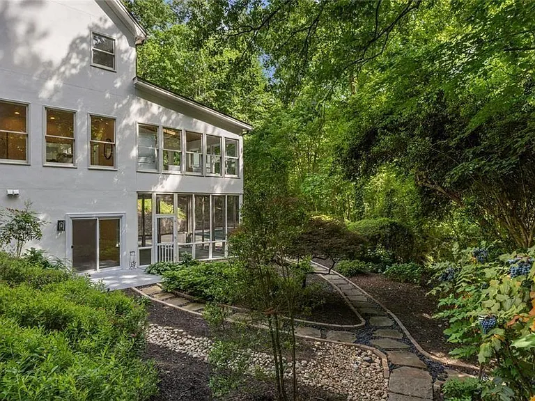 1260 Heards Ferry Rd — Photo 68