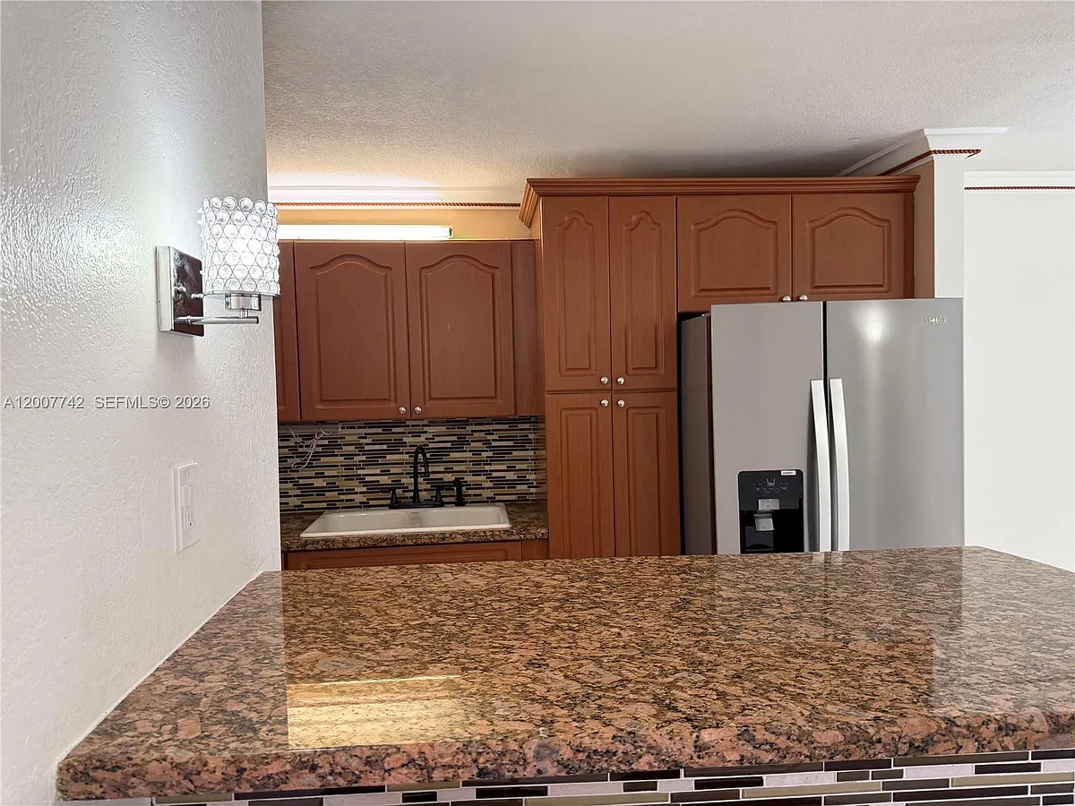 Building Photo - 1850 W 56th St #2404