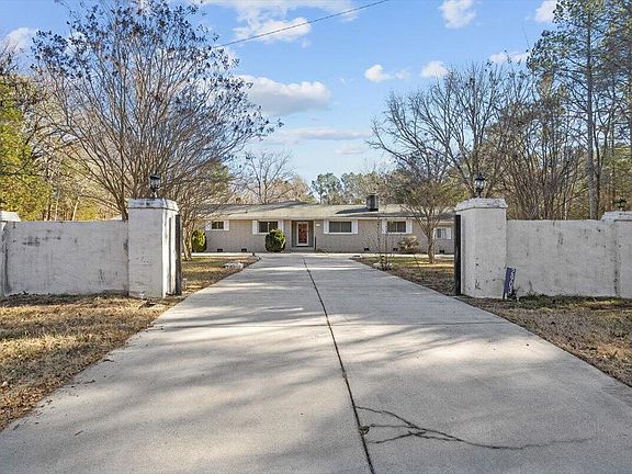 2nd image of 2903 Neville Rd