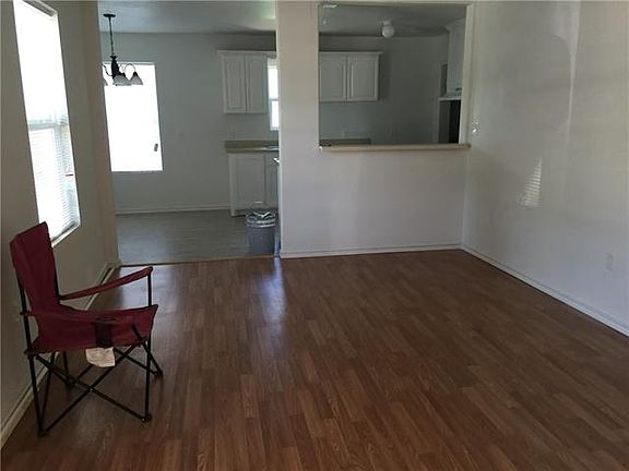 3rd image of 610 Worthview Dr