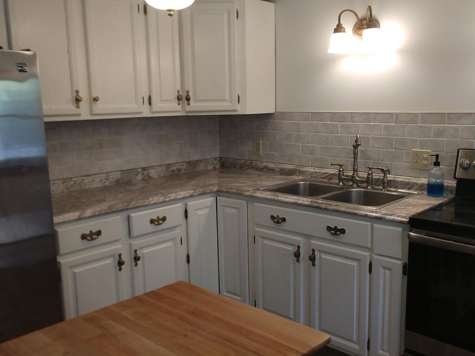 Unit A (Grnd flr) kitchen