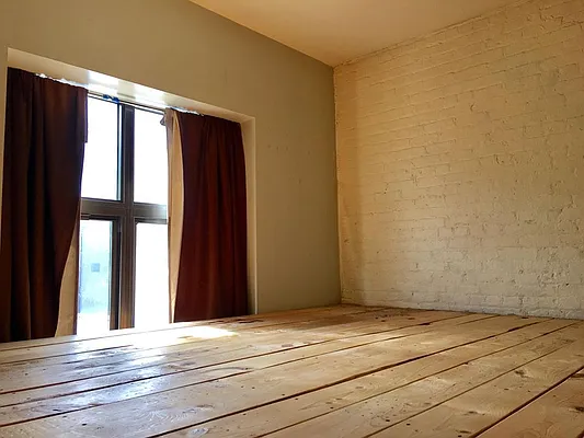 Rented by Manhattan Management LLC | media 53