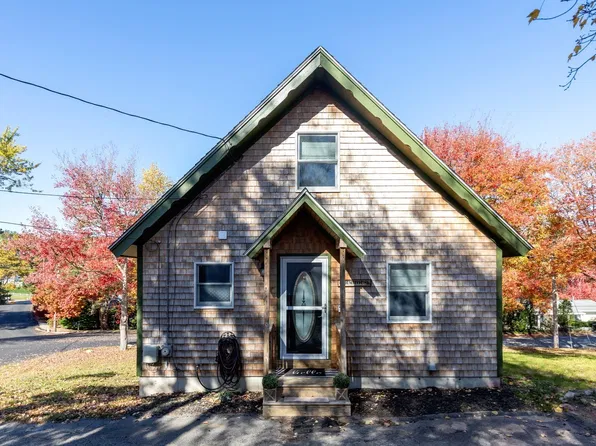 2 Wind Rose Ln, Plymouth, MA 02360