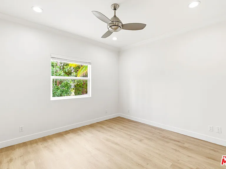23114 Mariano St — Photo 48