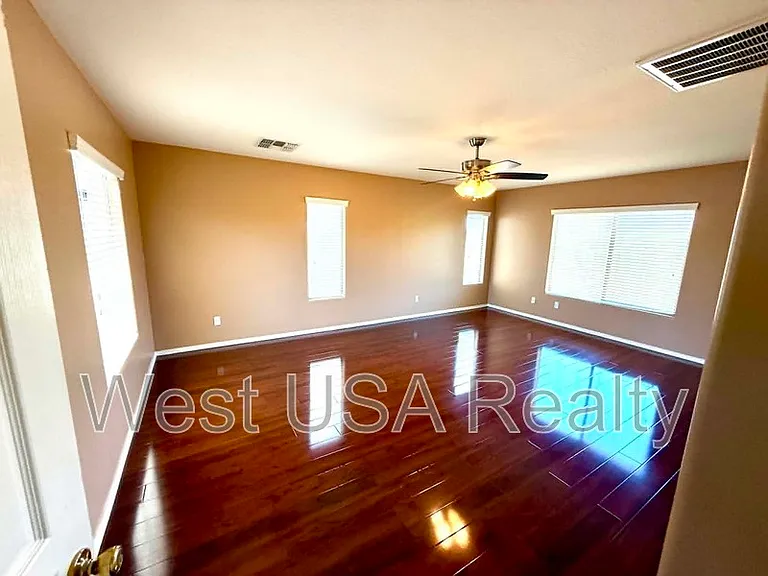 8821 S 40th Dr — Photo 8