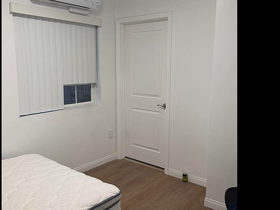 4th image of 3105 Walton Ave #D