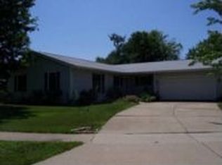 2520 Longwood Dr, Springfield, IL 62704