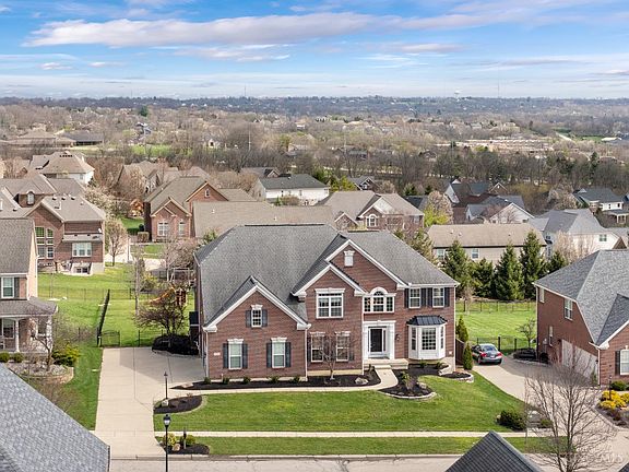 3rd image of 7556 Foxchase Dr