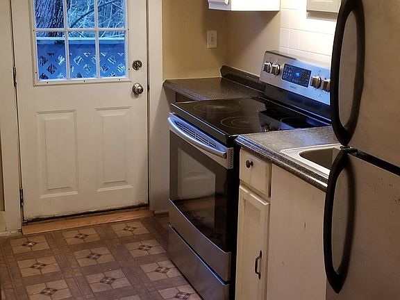 2nd image of 3028 Main St #3