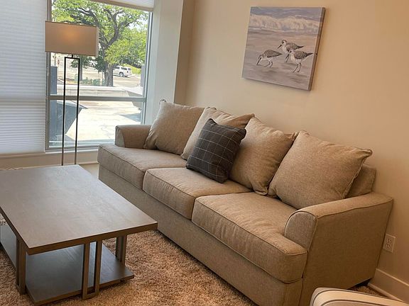 5th image of 3207 Magnolia St #407