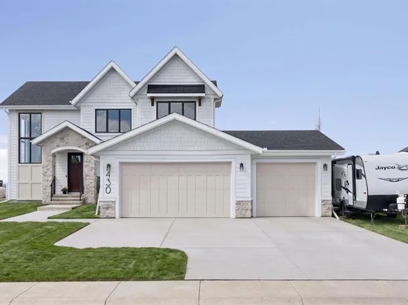 430 S Monterra Bay, Rocky View County, AB T4C 0G8