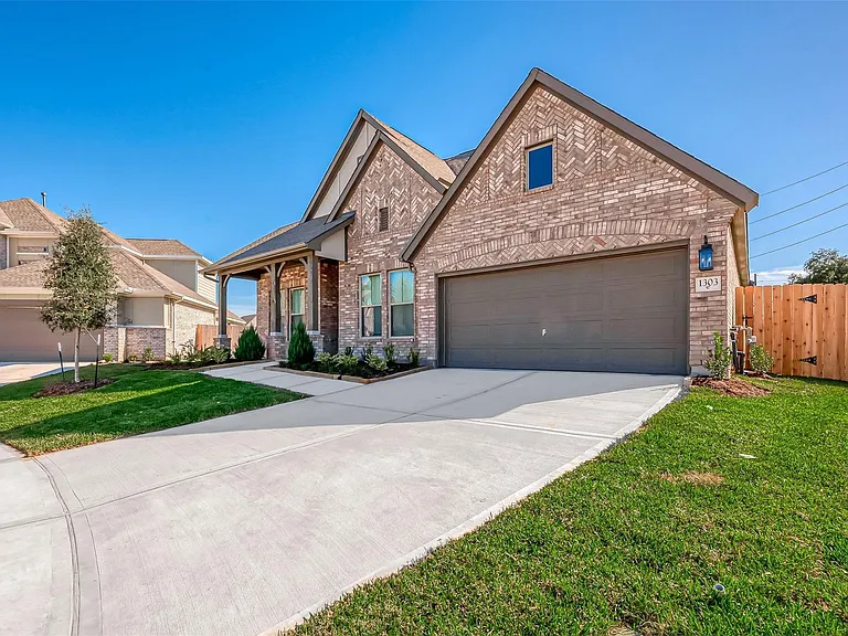 1303 Munson Valley Rd — Photo 1