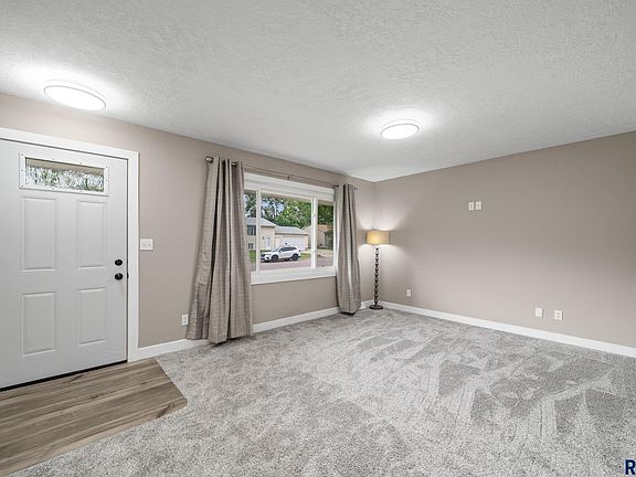 3rd image of 5604 S Drexel Dr