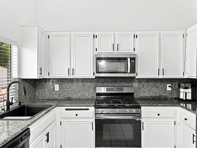 421 Yellowstone Cir — Photo 20