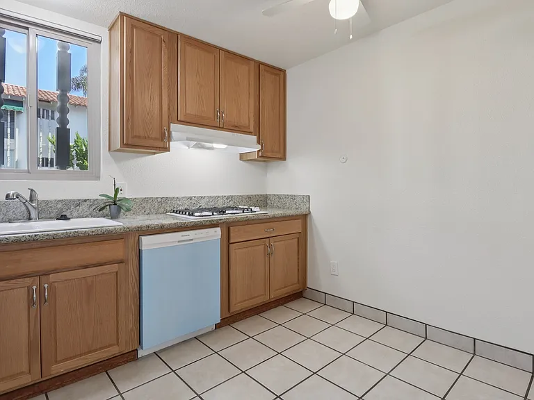 La Jollan Townhomes — Photo 50