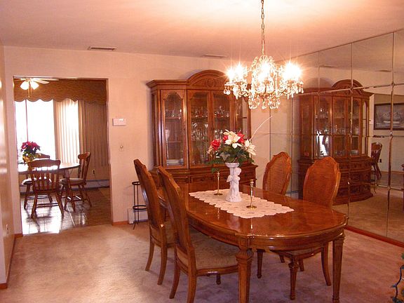 x-large formal dining rm.