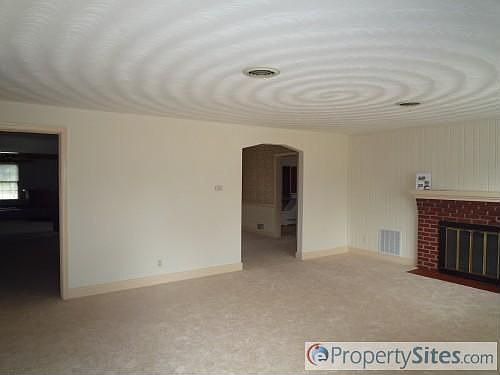 5th image of 225 Tareyton Ln