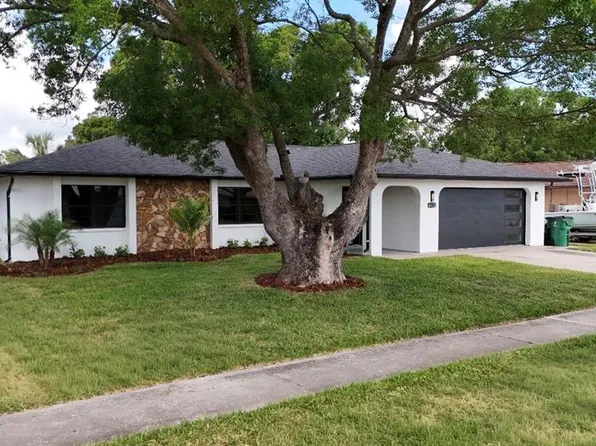 6111 18th St, Zephyrhills, FL 33542