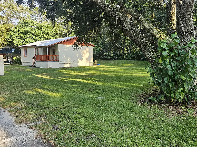 305 E Lake St — Photo 6
