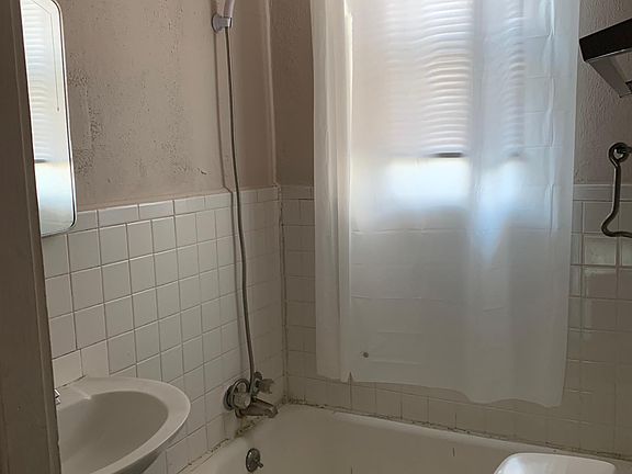 4th image of 133 1/2 S 12th St