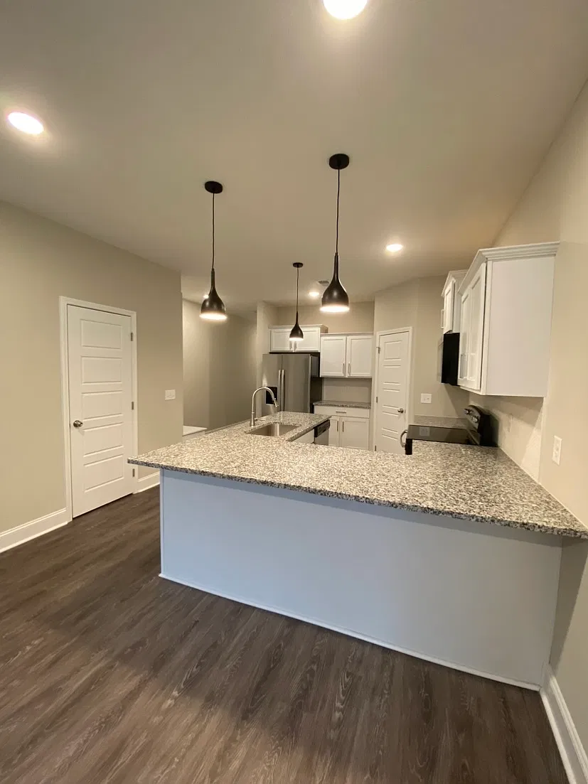 1023 Glenkirk Drive - A — Photo 2
