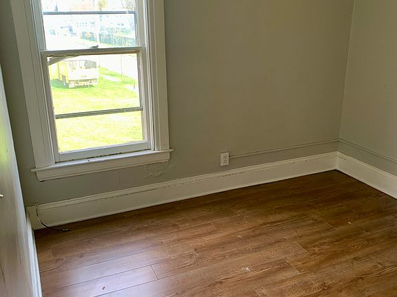 5th image of 346 Webster Ave Unit 2