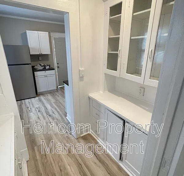 611 E 6th St #1 — Photo 7