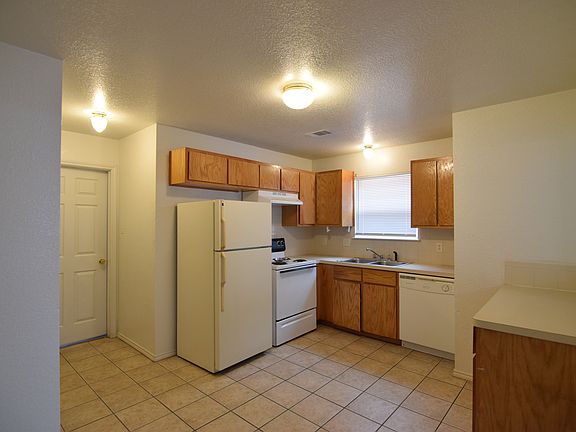 4th image of 3302 Hereford Ln APT C
