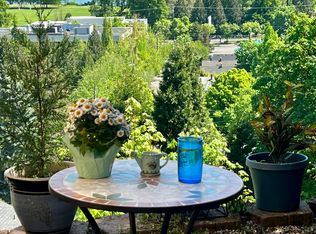 7148 SW Laview Dr #B, Portland, OR 97219