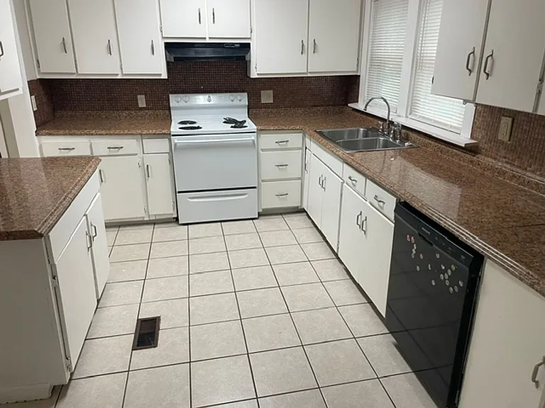 147 Mallory Dr — Photo 8