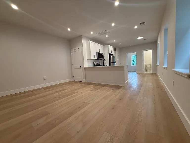 160 Main St #4 — Photo 10