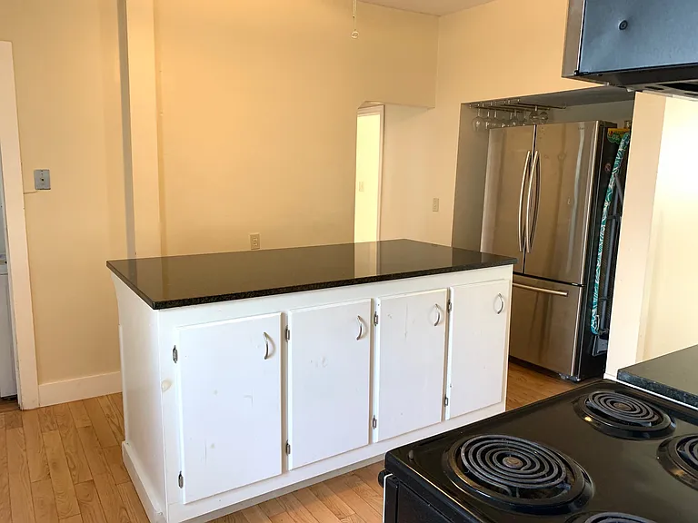 34 Brewer St — Photo 3