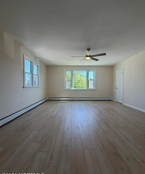 445 E Bayview Ave — Photo 10