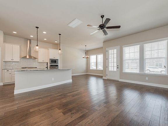 3rd image of 7546 Waverly Walk Ave