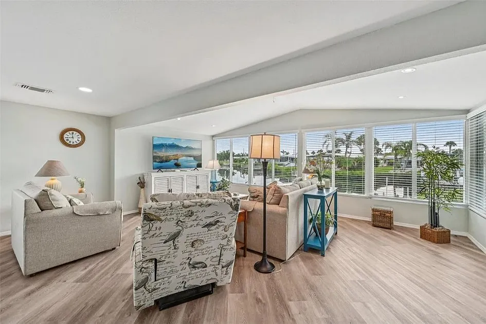 2 bed, 1304 sqft, $3,000 — Photo 3
