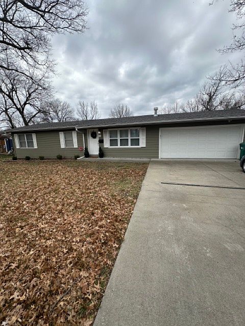 1st image of 1 Crestview Dr