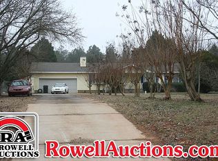 1927 Houston Lake Rd, Kathleen, GA 31047