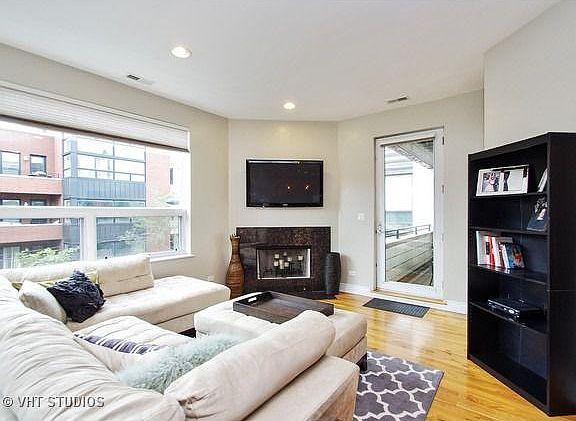 3rd image of 1835 N Milwaukee Ave