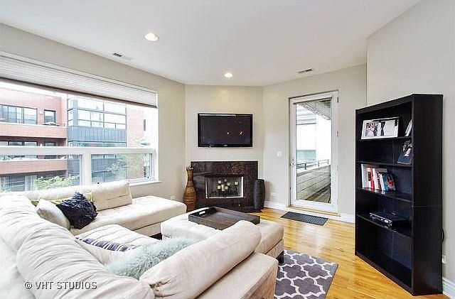 1st image of 1835 N Milwaukee Ave APT 302