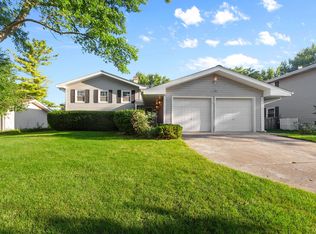 1360 Mayfield Ln, Hoffman Estates, IL 60169