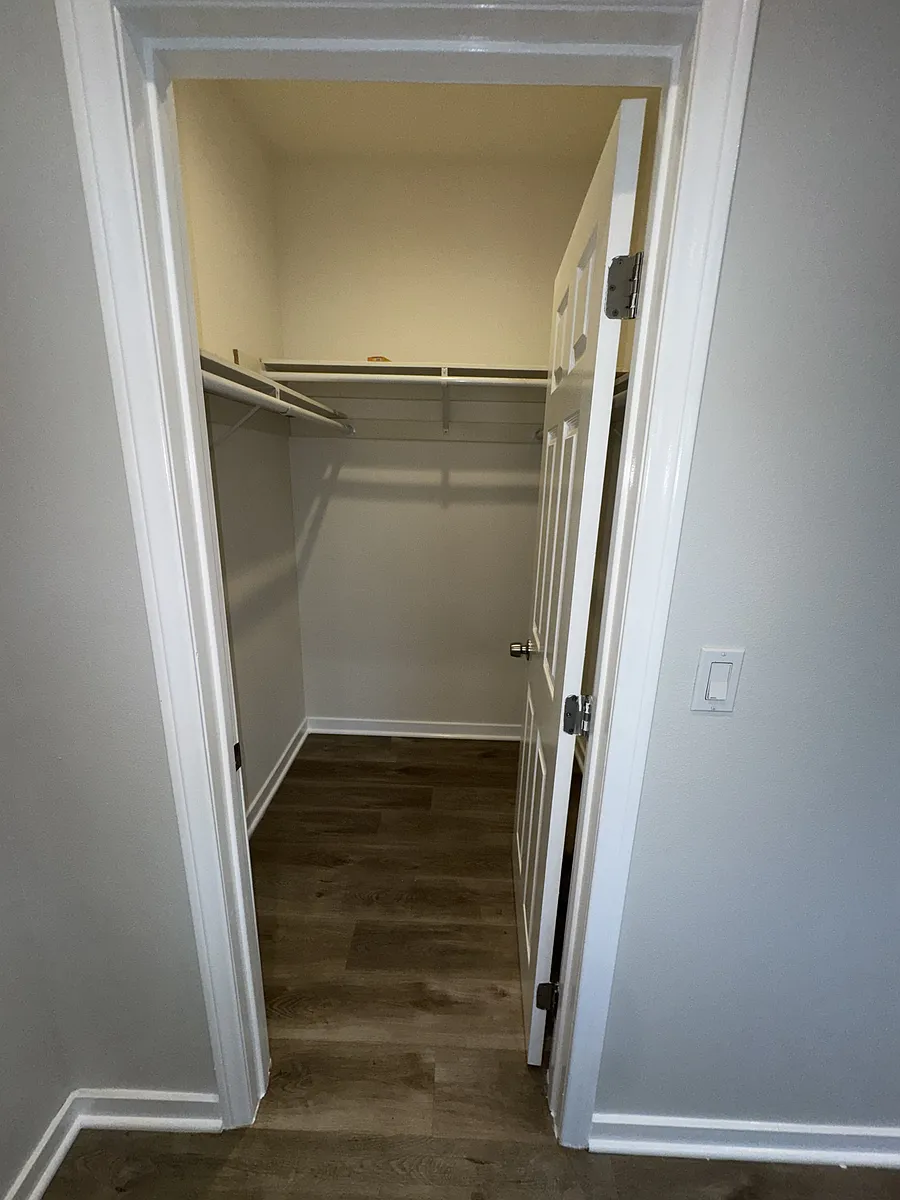 Walking Closet - 191 E South St #A