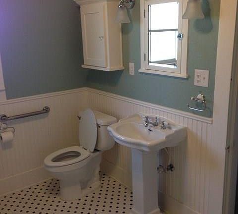 4th image of 205 N Avenue F