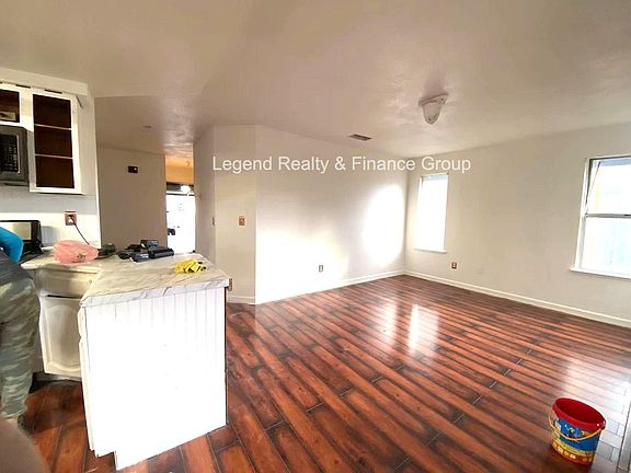 5th image of 5949 Sawyer Cir