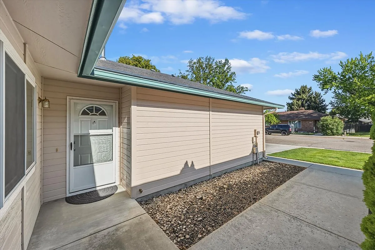 Building Photo - 9283 W Shoup Ave