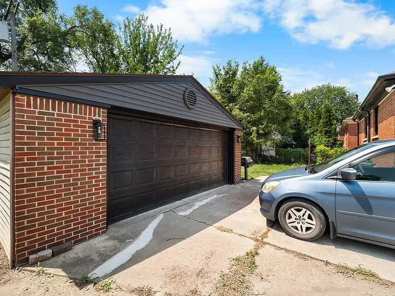 24411 Princeton St — Photo 22